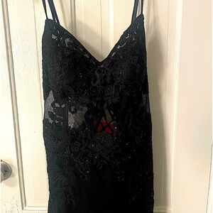 Black mermaid prom dress,with a cross-cross back.With a shoulder cover included.